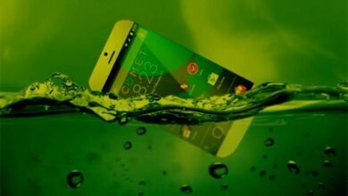 ماذا تفعل إذا تبلل هاتفك الخلوي، حيث يحدث هذا الشيء للكل وهو سقوط الهاتف في الماء وهذه المشكلة التي يعاني منها الكثير والتي تسبب في فقدان الجهاز